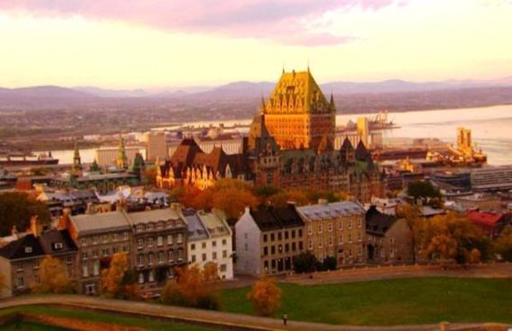 La ville de Québec. Un sommet sur fond de fronde. La ville de Québec. Un sommet sur fond de fronde.