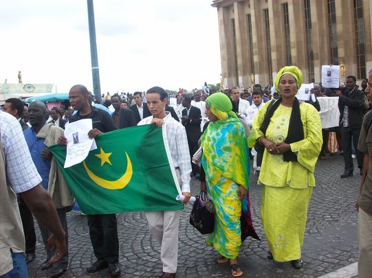 Compte rendu et images de la manifestation de Paris contre le coup d’État en Mauritanie. Compte rendu et images de la manifestation de Paris contre le coup d’État en Mauritanie.
