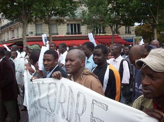 Compte rendu et images de la manifestation de Paris contre le coup d’État en Mauritanie.