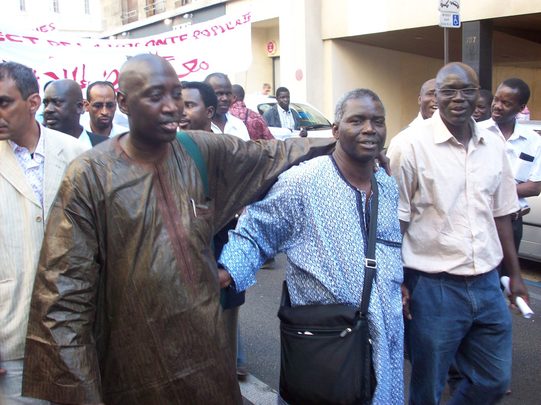 (2) Grande mobilisation à Paris contre le coup d’état en Mauritanie