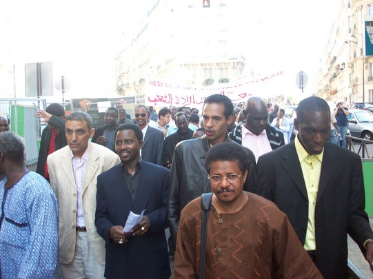 (2) Grande mobilisation à Paris contre le coup d’état en Mauritanie