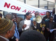 Notre devoir de patriotes nous commande de relayer le combat courageux, digne et légitime des démocrates mauritaniens qui disent non à la dictature ! Notre devoir de patriotes nous commande de relayer le combat courageux, digne et légitime des démocrates mauritaniens qui disent non à la dictature !
