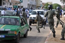 La junte charge les manifestants à Nouakchott La junte charge les manifestants à Nouakchott