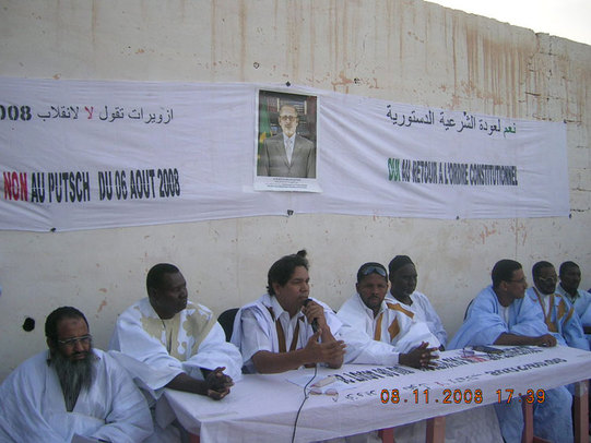Imposant meeting à Zouérate: les Mauritaniens rejettent le Putsch (reportage en images) Imposant meeting à Zouérate: les Mauritaniens rejettent le Putsch (reportage en images)
