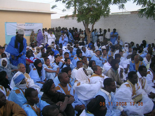 Imposant meeting à Zouérate: les Mauritaniens rejettent le Putsch (reportage en images) Imposant meeting à Zouérate: les Mauritaniens rejettent le Putsch (reportage en images)