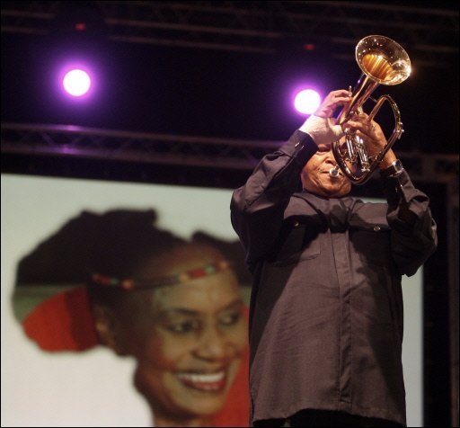 L'Afrique du Sud rend hommage à Miriam Makeba, légende du continent africain L'Afrique du Sud rend hommage à Miriam Makeba, légende du continent africain