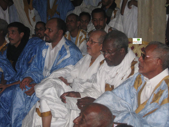 Les Mauritaniens affluent à Lemden, nouveau lieu de détention du Président de la République Les Mauritaniens affluent à Lemden, nouveau lieu de détention du Président de la République