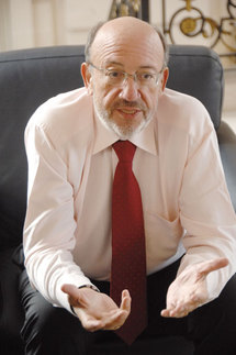 Louis Michel : Le coup d’Etat en Guinée ou en Mauritanie c’est de la même veine et c’est inacceptable, on ne traite pas avec des hors-la-loi. Louis Michel : Le coup d’Etat en Guinée ou en Mauritanie c’est de la même veine et c’est inacceptable, on ne traite pas avec des hors-la-loi.