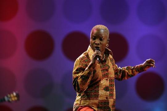 Angélique Kidjo : "J'ai chanté pour Obama" Angélique Kidjo : "J'ai chanté pour Obama"