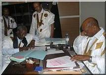 Messaoud Ould Boulkheir effectue le dépôt de sa candidature. Messaoud Ould Boulkheir effectue le dépôt de sa candidature.