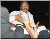 Bain de foule de Ould Abdel Aziz à Dar Naim. Bain de foule de Ould Abdel Aziz à Dar Naim.