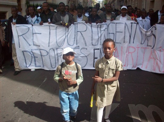 Manif à Paris de l'AVOMM,pour le retour digne des réfugiés en 2007 Manif à Paris de l'AVOMM,pour le retour digne des réfugiés en 2007