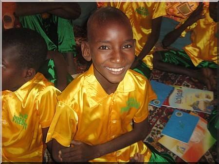 Distribution de 3 666 kits alimentaires au profit des familles de rapatriés [Reportage photos]