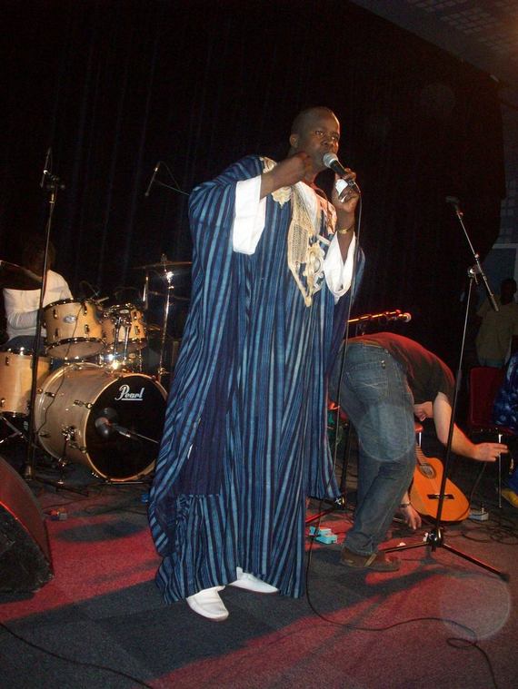 Rétro/ LE CONCERT DE DEMBA NDIAYE NDILLAN A MANTES LA JOLIE A TENU TOUTES SES PROMESSES ( quelques images de la salle) Rétro/ LE CONCERT DE DEMBA NDIAYE NDILLAN A MANTES LA JOLIE A TENU TOUTES SES PROMESSES ( quelques images de la salle)