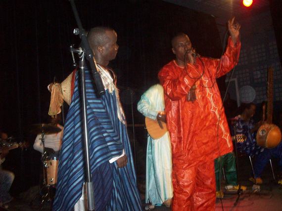 Rétro/ LE CONCERT DE DEMBA NDIAYE NDILLAN A MANTES LA JOLIE A TENU TOUTES SES PROMESSES ( quelques images de la salle) Rétro/ LE CONCERT DE DEMBA NDIAYE NDILLAN A MANTES LA JOLIE A TENU TOUTES SES PROMESSES ( quelques images de la salle)