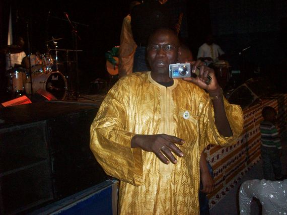 Rétro/ LE CONCERT DE DEMBA NDIAYE NDILLAN A MANTES LA JOLIE A TENU TOUTES SES PROMESSES ( quelques images de la salle) Rétro/ LE CONCERT DE DEMBA NDIAYE NDILLAN A MANTES LA JOLIE A TENU TOUTES SES PROMESSES ( quelques images de la salle)