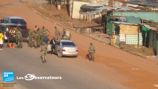 France 24 :[ Photos - GUINEE ] Poignardé en pleine rue par un militaire, la preuve en images