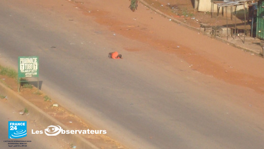 France 24 :[ Photos - GUINEE ] Poignardé en pleine rue par un militaire, la preuve en images
