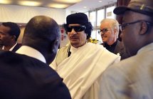 Union africaine: Kadhafi tire sa révérence, fin d'une parenthèse jugée "nuisible"