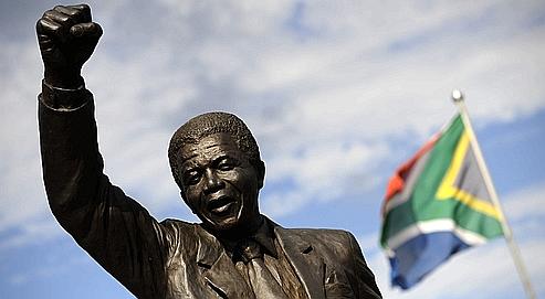 La statue de Nelson Mandela à Paarl près du Cap en face de la prison d'où, après 27 ans de détention, l'ex président fut libéré, le 11 février 1990
