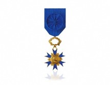 Un Mauritanien reçoit, en France, la décoration de l’Ordre National du Mérite
