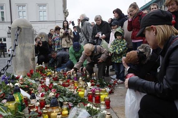La Pologne en deuil: un crash d'avion fait 96 morts dont le président La Pologne en deuil: un crash d'avion fait 96 morts dont le président