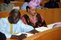 Les députés adoptent un projet de loi sur la parité homme-femme (Sénégal) Les députés adoptent un projet de loi sur la parité homme-femme (Sénégal)