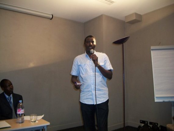 Suite du reportage photos de la Conférence de Monsieur Kane Hamidou Baba, président du MPR, à Paris