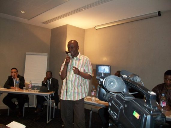 Suite du reportage photos de la Conférence de Monsieur Kane Hamidou Baba, président du MPR, à Paris