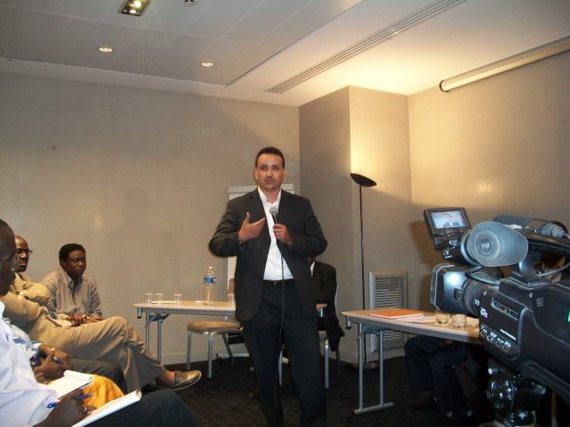 Suite du reportage photos de la Conférence de Monsieur Kane Hamidou Baba, président du MPR, à Paris