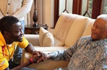 Nelson Mandela et Sulley Muntari le lendemain de la défaite du Ghana face à l'Uruguay
