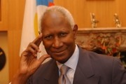 Abdou Diouf raconte : "Lorsque j'étais président, je forçais les barrières et j'allais vers les gens"