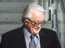 Le chef de la junte, Salou Djibo, s’est attaché les services du manitou, Roland Dumas, l’Africain. Le chef de la junte, Salou Djibo, s’est attaché les services du manitou, Roland Dumas, l’Africain.