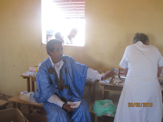 Mohamed Dogui avec Mme Chantal Levêque de l'AVOMM