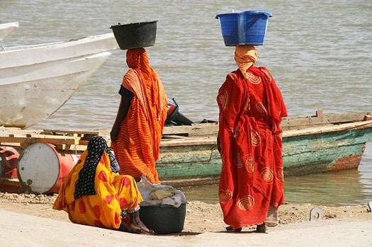 Femmes d’étoffe - En Mauritanie, l’un des pays les plus pauvres du monde, les coopératives de travail se multiplient. Femmes d’étoffe - En Mauritanie, l’un des pays les plus pauvres du monde, les coopératives de travail se multiplient.