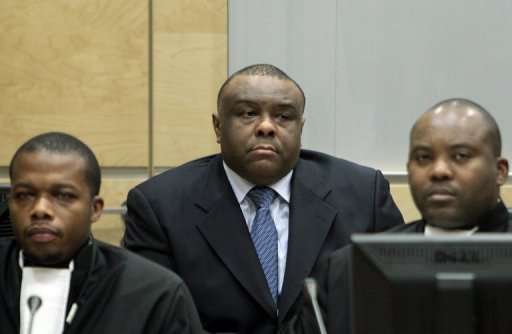 L’ancien vice-président de la République démocratique du Congo (RDC) Jean-Pierre Bemba (C), le 19 octobre 2010 à la Cour pénale internationale (CPI) de La Haye L’ancien vice-président de la République démocratique du Congo (RDC) Jean-Pierre Bemba (C), le 19 octobre 2010 à la Cour pénale internationale (CPI) de La Haye