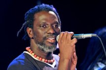 Tiken Jah Fakoly demande à Gbagbo de quitter le pouvoir Tiken Jah Fakoly demande à Gbagbo de quitter le pouvoir