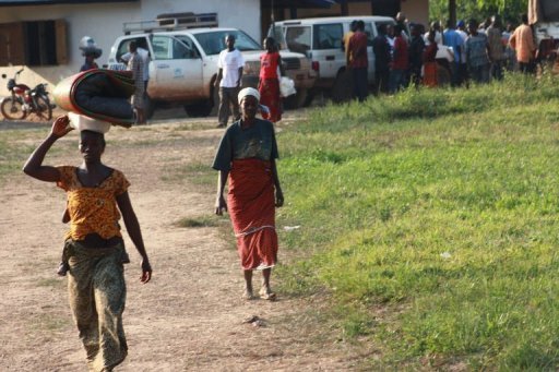 Des réfugiés ivoiriens, le 14 décembre 2010 à Loguatuo, au Liberia Des réfugiés ivoiriens, le 14 décembre 2010 à Loguatuo, au Liberia