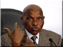 Abdoulaye Wade se déclare 'dessaisi' du procès de Hissène Habré. Abdoulaye Wade se déclare 'dessaisi' du procès de Hissène Habré.
