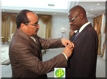 Le Président de la République décore trois hauts fonctionnaires à la Présidence de la République Le Président de la République décore trois hauts fonctionnaires à la Présidence de la République