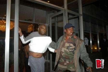 Côte d'Ivoire : Gbagbo et son épouse, arrêtés, amenés au QG de Ouattara Côte d'Ivoire : Gbagbo et son épouse, arrêtés, amenés au QG de Ouattara