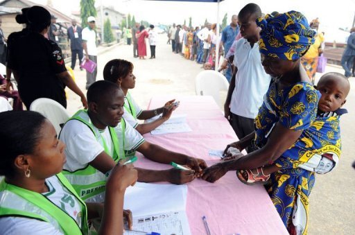 Une femme dans un bureau de vote à Otuoke, dans l’état de Bayelsa le 16 avril 2011 Une femme dans un bureau de vote à Otuoke, dans l’état de Bayelsa le 16 avril 2011