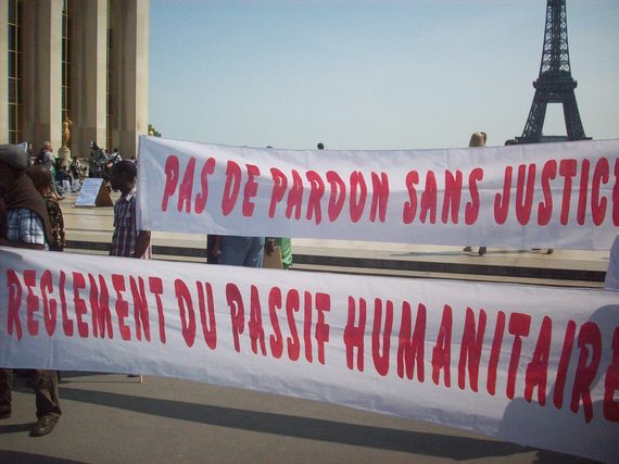 Manifestation de l'AVOMM, de l'OCVIDH et de l'ARMME en images (Paris 23 avril 2011).