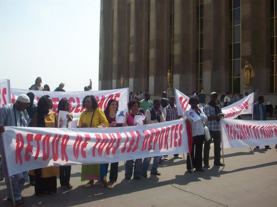 Manifestation de l'AVOMM, de l'OCVIDH et de l'ARMME en images (Paris 23 avril 2011). Manifestation de l'AVOMM, de l'OCVIDH et de l'ARMME en images (Paris 23 avril 2011).
