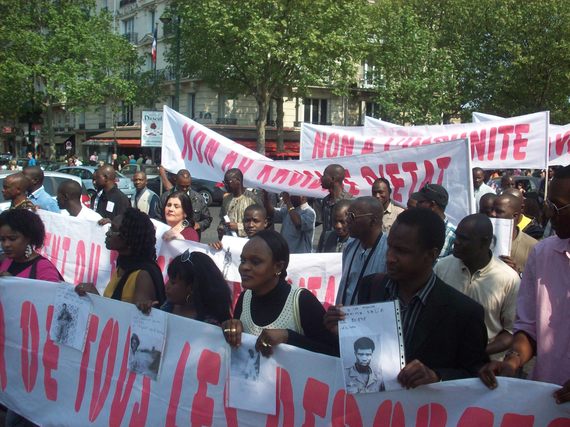 Manifestation de l'AVOMM, de l'OCVIDH et de l'ARMME en images (Paris 23 avril 2011).