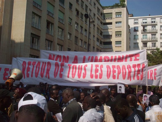 Manifestation de l'AVOMM, de l'OCVIDH et de l'ARMME en images (Paris 23 avril 2011).