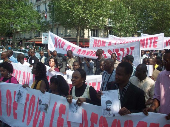 Manifestation de l'AVOMM, de l'OCVIDH et de l'ARMME en images.  SUITE  (Paris, le 23 avril 2011).