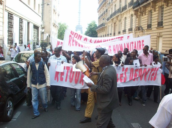 Manifestation de l'AVOMM, de l'OCVIDH et de l'ARMME en images.  SUITE  (Paris, le 23 avril 2011).