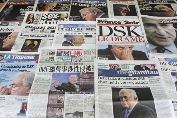 L'affaire DSK s'est retrouvée à la une de la plupart des quotidiens, ce lundi, comme en témoigne cette photo prise dans un kiosque à journaux de Paris L'affaire DSK s'est retrouvée à la une de la plupart des quotidiens, ce lundi, comme en témoigne cette photo prise dans un kiosque à journaux de Paris