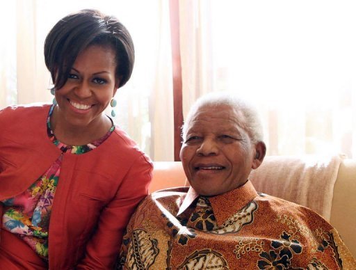 Michelle Obama reçue par Nelson Mandela chez lui à Johannesburg, le 21 juin 2011 Michelle Obama reçue par Nelson Mandela chez lui à Johannesburg, le 21 juin 2011